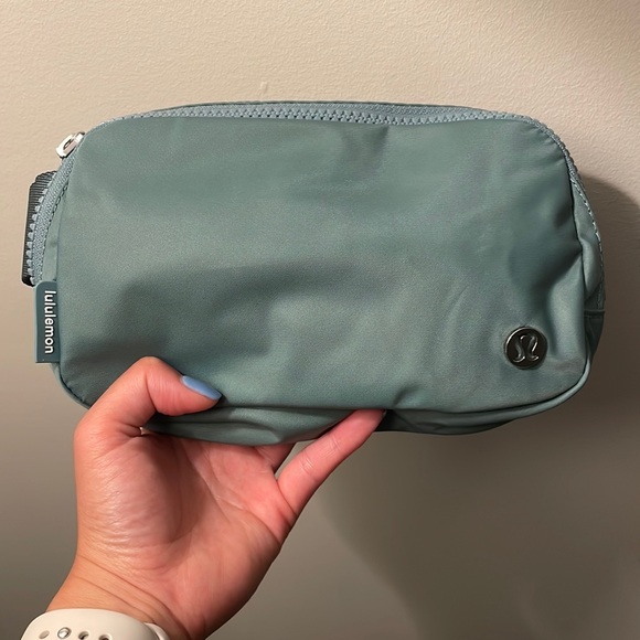 NWT Everywhere Belt Bag in Tidewater Teal [lululemon athletica] - Picture 2 of 3
